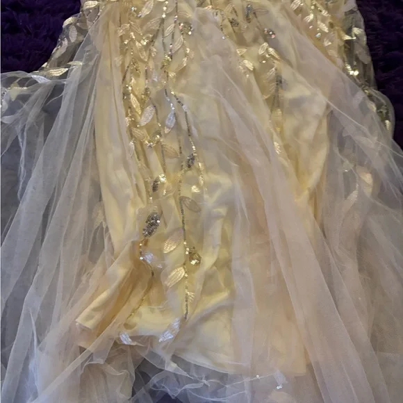 Elegant Gold women’s Dress - Picture 6 of 8